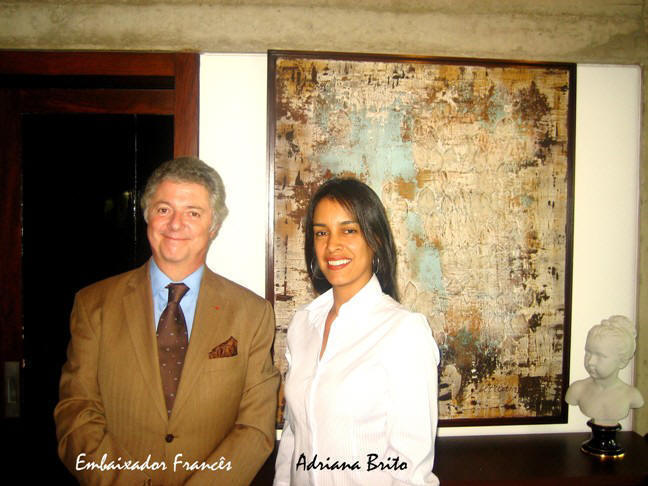 Embaixador da Frana no Brasil, Antoine Pouillieute, recebe a Artista Plstica Adriana Brito em sua residncia em Braslia/DF. Ao fundo a tela "Rajado II".